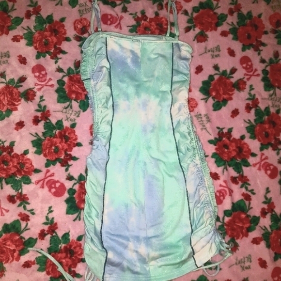 Mini dress with rutched sides NWOT - Picture 3 of 5